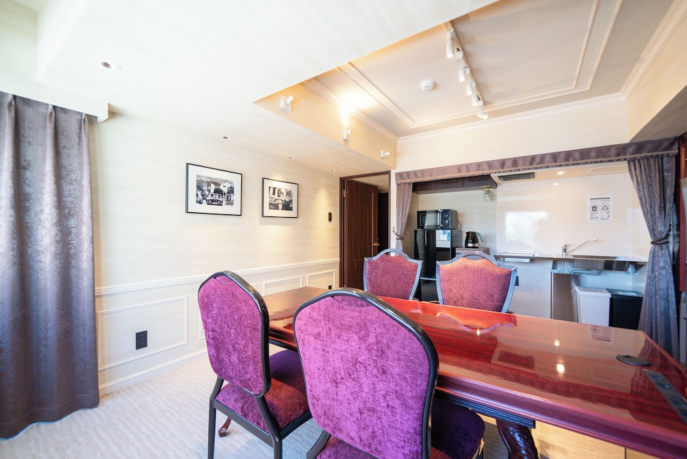 スタンダード アパートメント 1 ベッドルーム 客室清掃なし リビング エリア5 | ロイズ博多