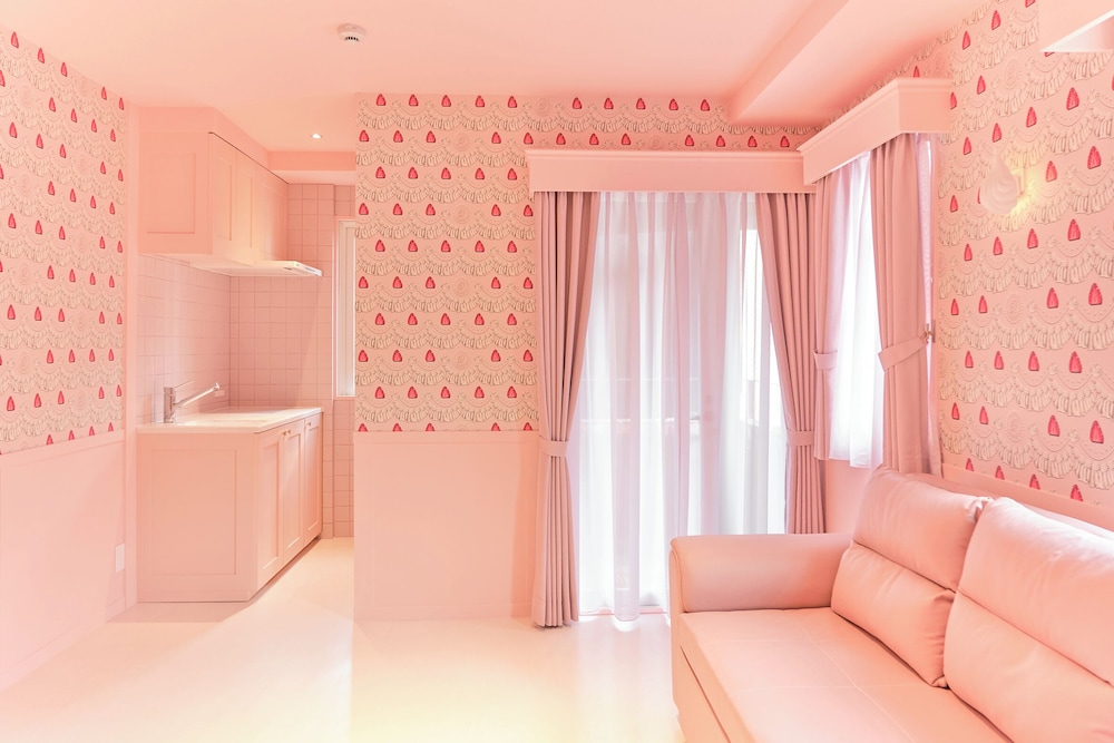 デザイン スイート 1 ベッドルーム 禁煙 バルコニー リビング エリア1 | Q-ROOMS. HARAJUKU