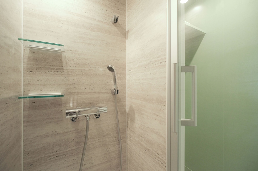 ファミリー スイート ベッド (複数台) 禁煙 バルコニー バスルーム2 | Q-ROOMS. HARAJUKU