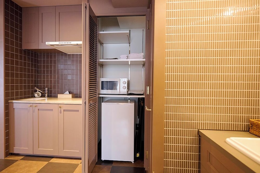 デラックス スイート 1 ベッドルーム 禁煙 バルコニー 小型冷蔵庫0 | Q-ROOMS. HARAJUKU