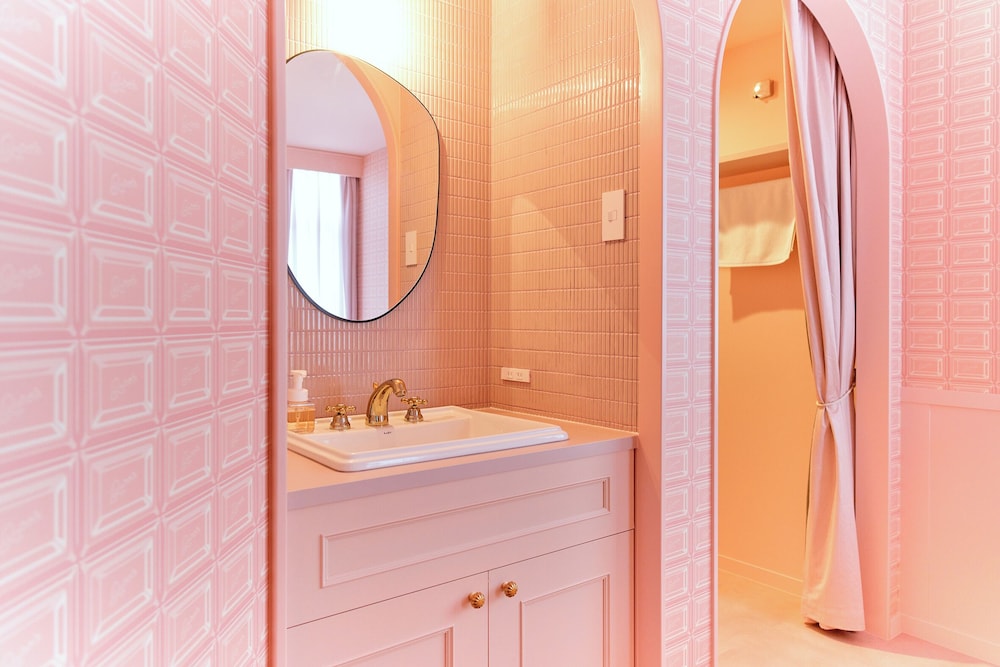 デザイン スイート 1 ベッドルーム 禁煙 バルコニー バスルーム1 | Q-ROOMS. HARAJUKU