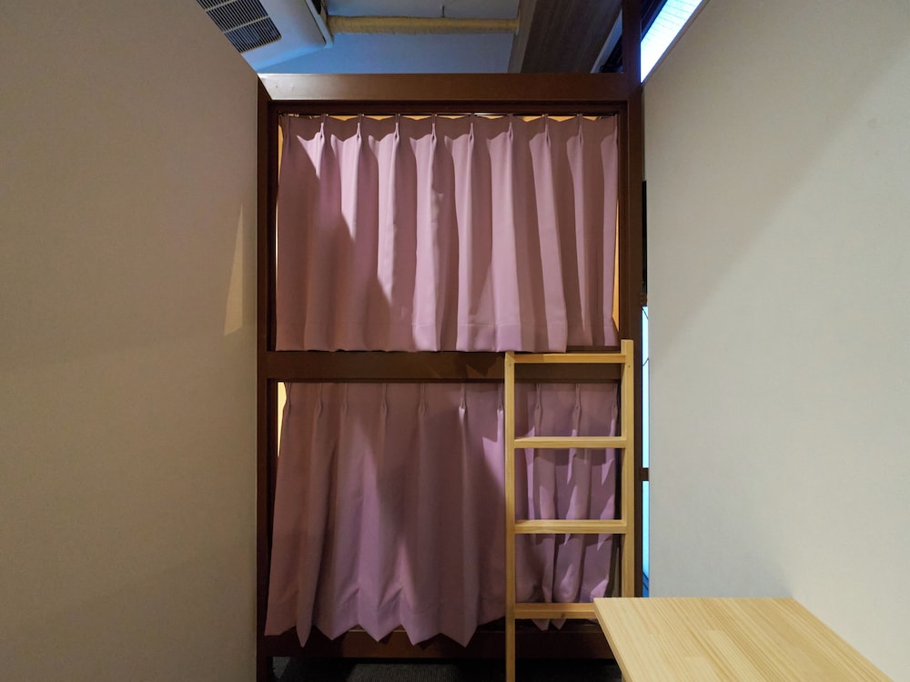 エコノミー 4 人部屋 女性限定 禁煙 客室8 | RetroSpect Stay Yokohama