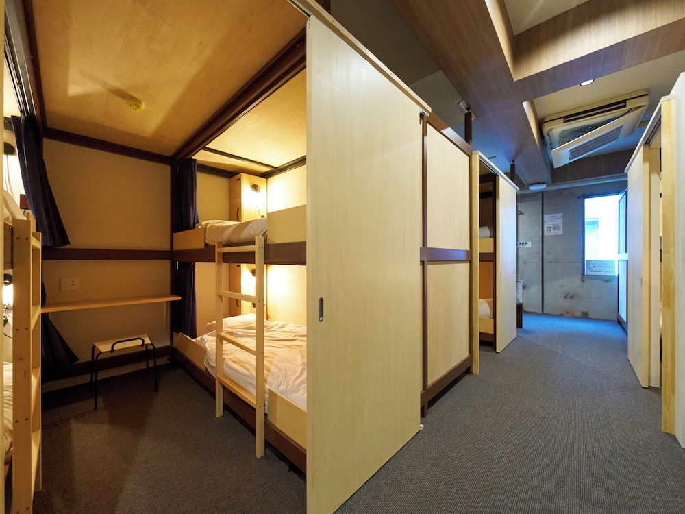 エコノミー 4 人部屋 女性限定 禁煙 客室9 | RetroSpect Stay Yokohama