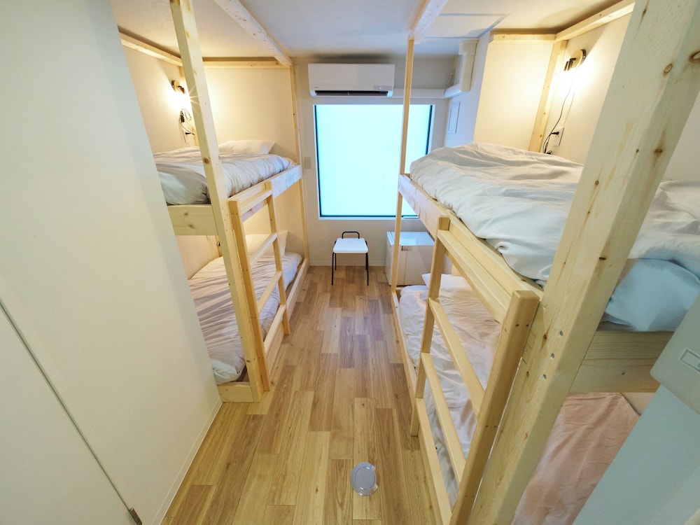 ベーシック 4 人部屋 禁煙 客室8 | RetroSpect Stay Yokohama