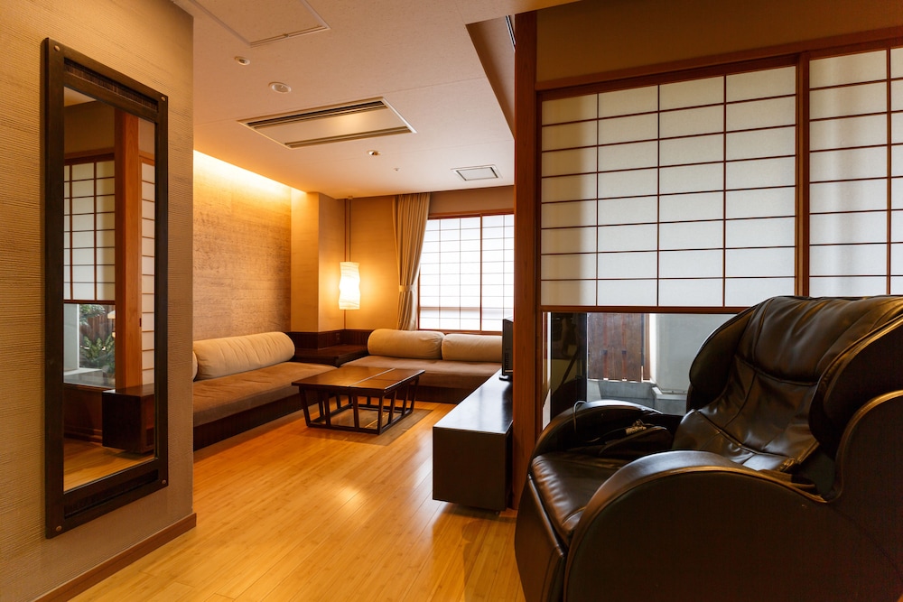 デラックス A 和室 禁煙 リビング エリア0 | 瑠璃光