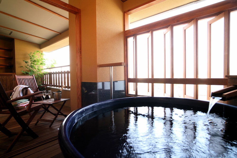 スイートA 露天風呂付 和洋室 禁煙 バスルームのシンク0 | 瑠璃光