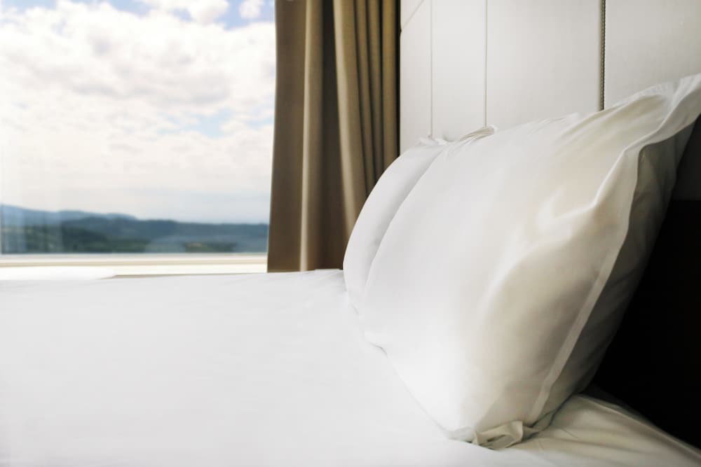 デラックスキングルーム 客室1 | ロックウッド・ホテル & スパ