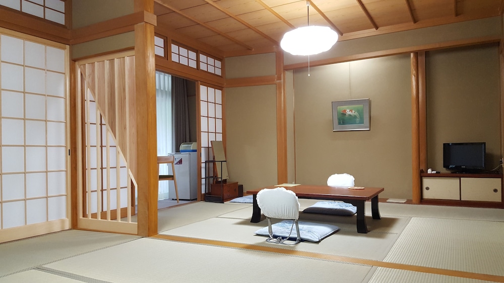 トラディショナル ルーム 禁煙 共用バスルーム 客室3 | 月本屋旅館