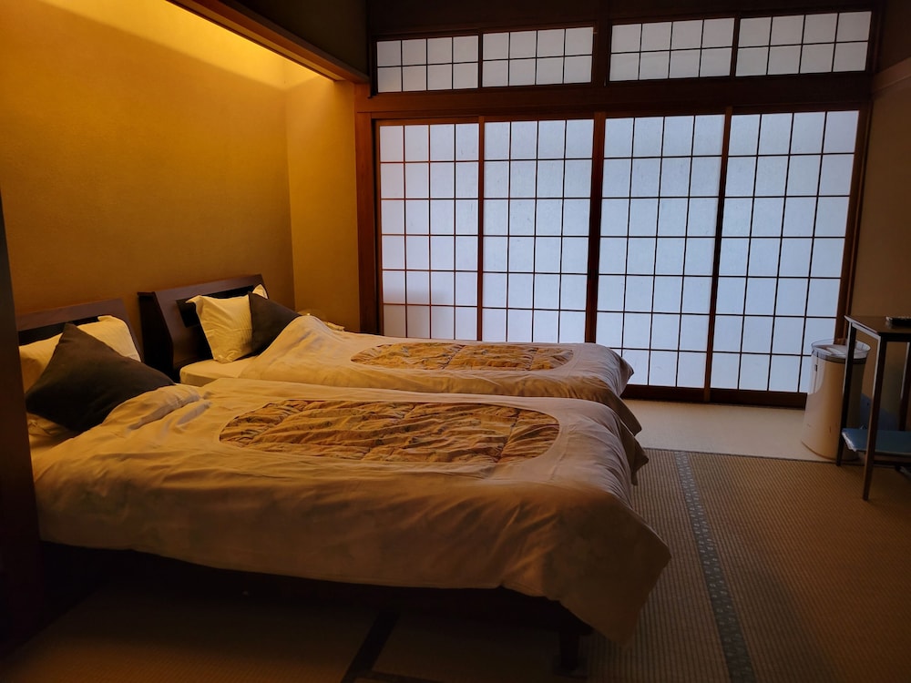 和室ツインベッドルーム | 月本屋旅館