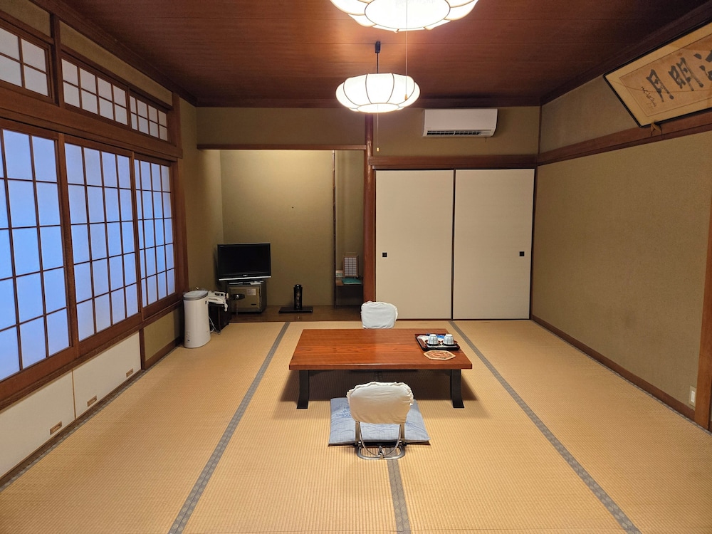 トラディショナル ルーム 禁煙 共用バスルーム | 月本屋旅館