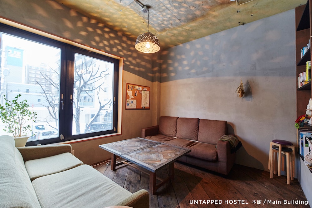 ダブルルーム (個室) リビング エリア0 | Untapped Hostel