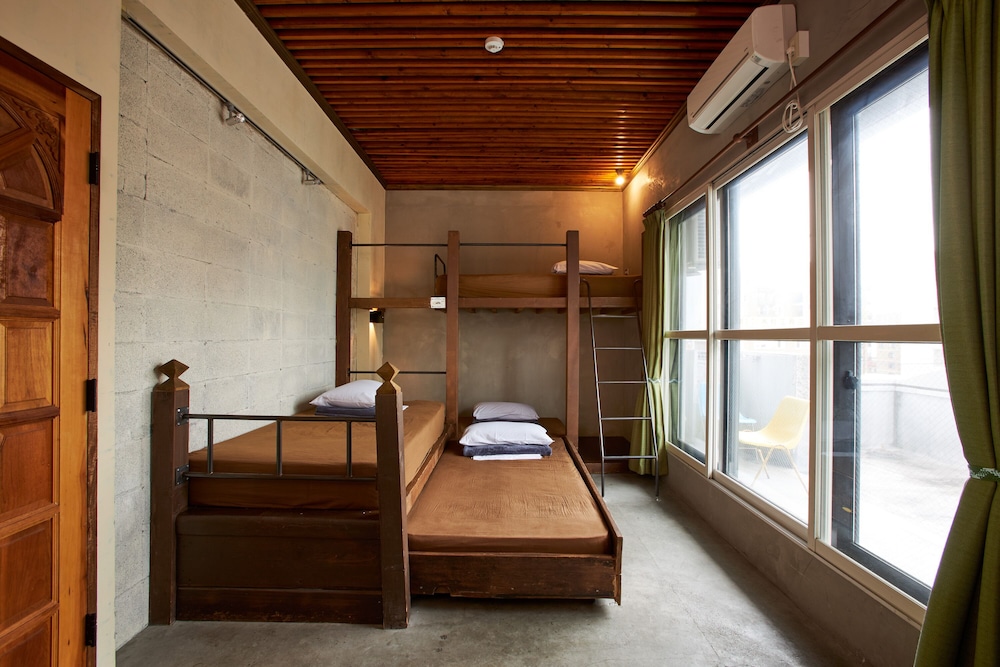 4人部屋 (個室) 客室1 | Untapped Hostel