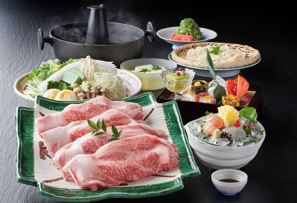 和室　露天風呂付 近江牛しゃぶしゃぶプラン 旅館のお食事処1 | 旅館 紅鮎