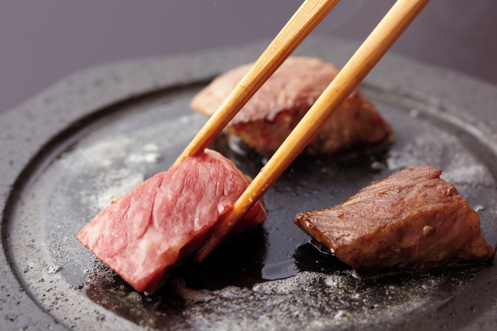 和室　露天風呂付 近江牛プラン 旅館のお食事処1 | 旅館 紅鮎