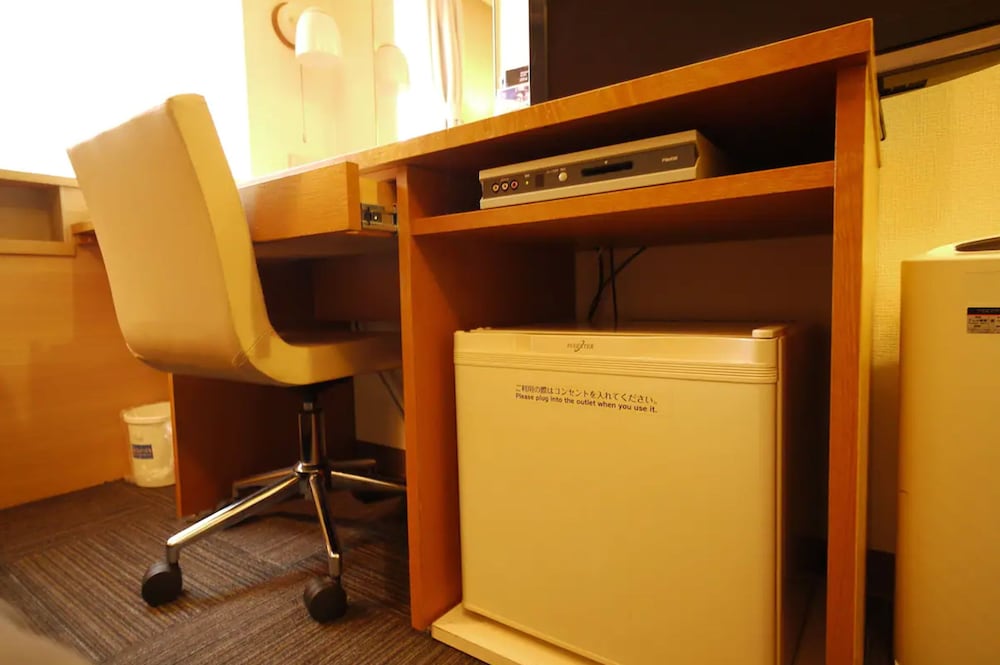 ツインルーム 禁煙 小型冷蔵庫1 | ホテルルートイン伊勢原大山インター -国道 246 号-