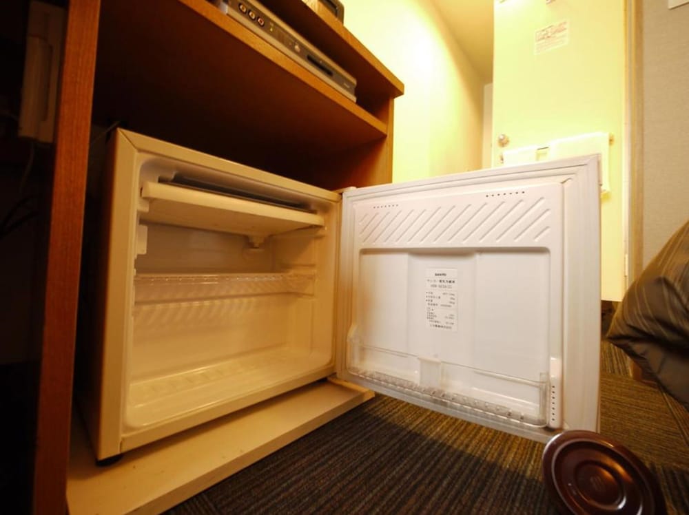 セミダブルルーム 禁煙 小型冷蔵庫0 | ホテルルートイン伊勢原大山インター -国道 246 号-