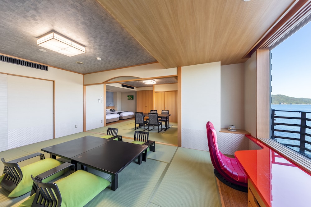 デラックス和洋室 (ビュッフェスタイルディナー) 客室1 | 戸田家