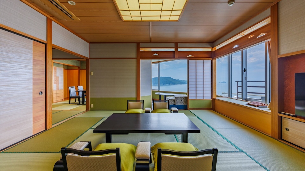 (嬉春亭) 和スイート (バイキング) 禁煙 | 戸田家