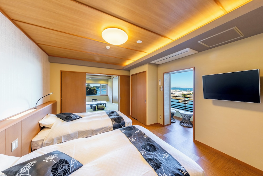 デラックス和洋室 (ビュッフェスタイルディナー) 客室2 | 戸田家