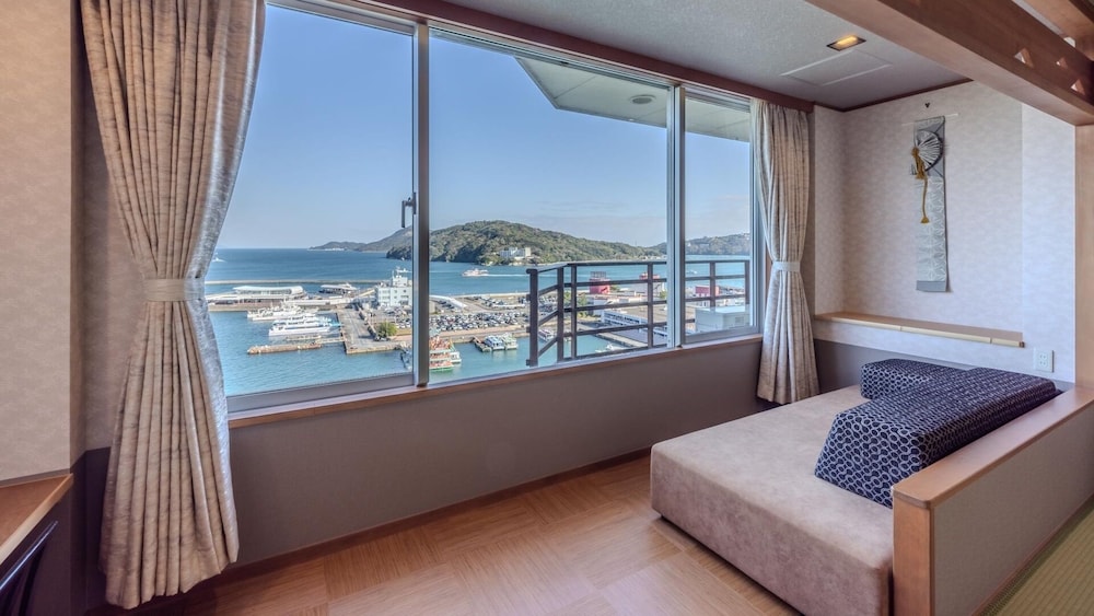 和室 (嬉春亭) オーシャンビュー (ビュッフェスタイルディナー) 客室1 | 戸田家