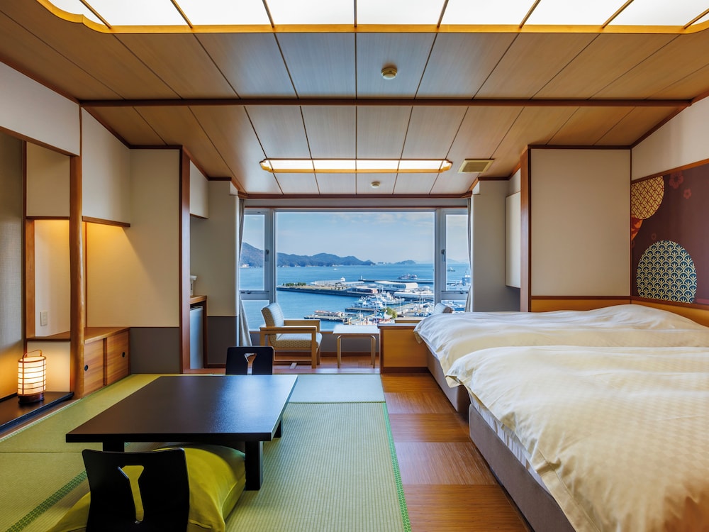 きらら和洋室 (南館） オーシャンビュー 禁煙 (ビュッフェスタイルディナー） 客室1 | 戸田家
