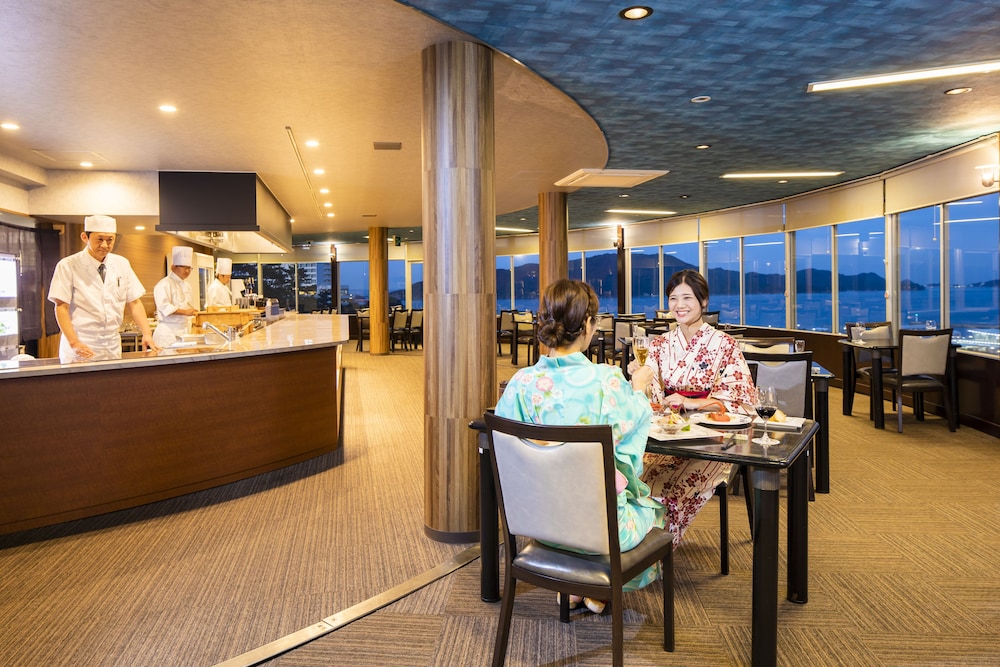 和室又和洋室 (南館) オーシャンビュー (レストランディナー) 旅館のお食事処0 | 戸田家