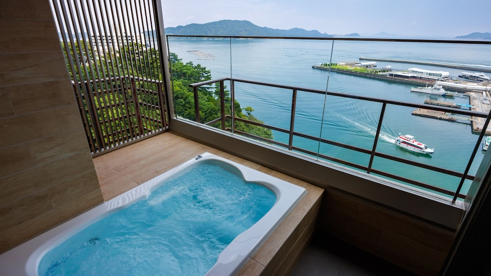 (嬉春亭) 露天風呂付和洋スイート (バイキング) 禁煙 バスルーム1 | 戸田家