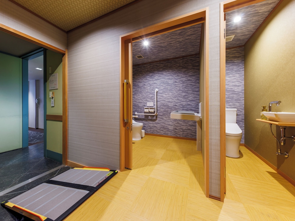 (嬉春亭) ユニバーサル和洋スイート (バイキング) 禁煙 客室1 | 戸田家