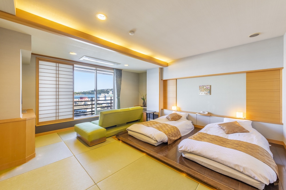 和室又和洋室 (南館) オーシャンビュー(ビュッフェスタイルディナー) 客室1 | 戸田家