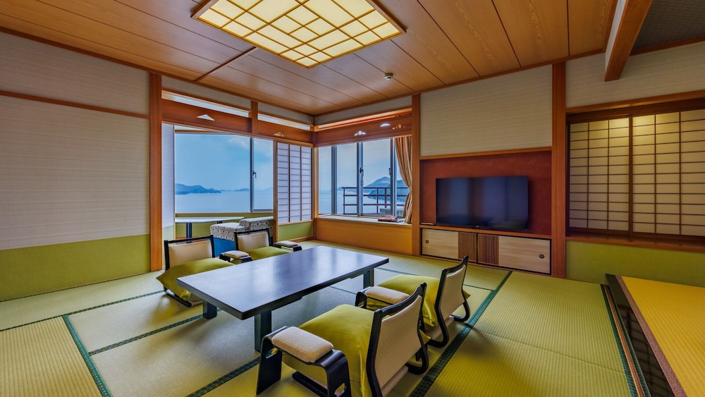 (嬉春亭) 和スイート (バイキング) 禁煙 客室1 | 戸田家