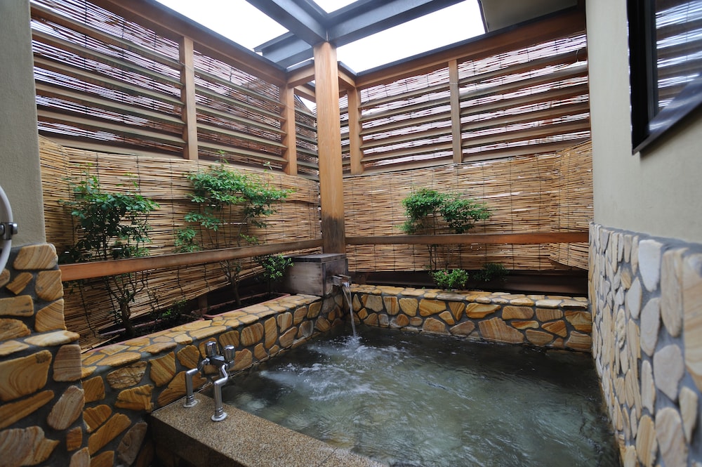 和室 (竹)　露天風呂付 バスルーム3 | 信州渋温泉 古久屋