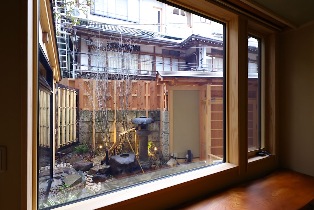和室 (松) 露天風呂付 部屋からの景観1 | 信州渋温泉 古久屋