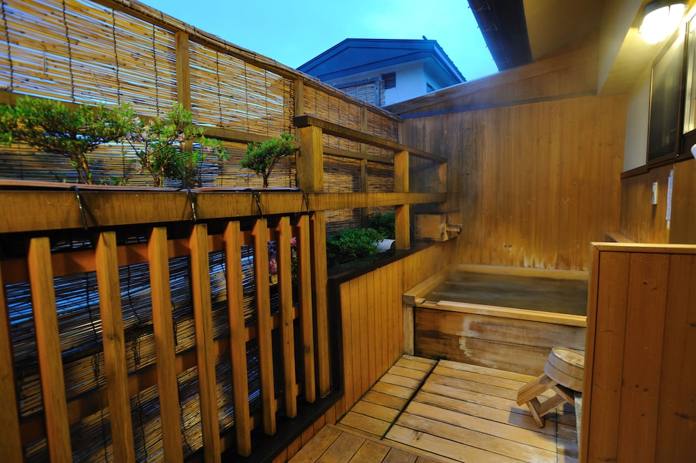 和室 (梅)　露天風呂付 バスルーム1 | 信州渋温泉 古久屋