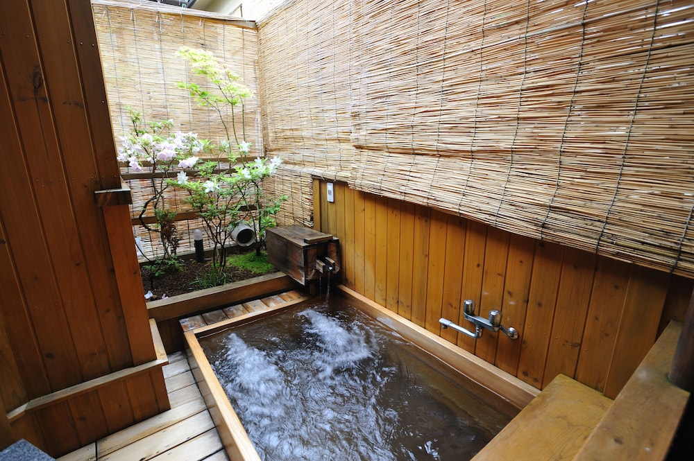 和室 (梅)　露天風呂付 バスルーム2 | 信州渋温泉 古久屋