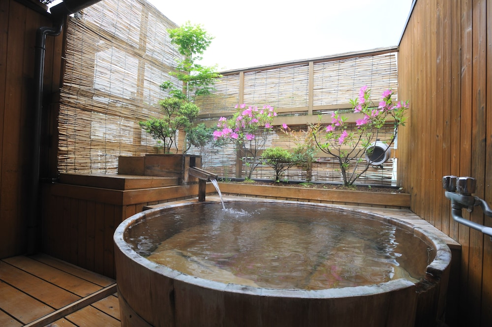 和室 (梅)　露天風呂付 バスルーム3 | 信州渋温泉 古久屋