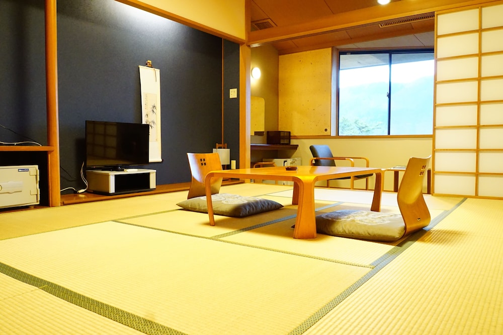 シャワーなし和室, 禁煙, 最大定員4名 (布団は大人1名につき1組、4組までご用意可) 客室2 | 楽々花