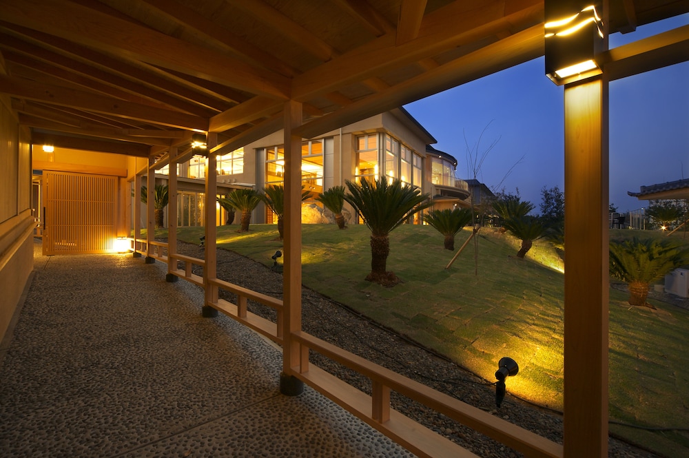 VILLA瑞鶴荘 星望 中庭0 | ホテル別邸 海と森