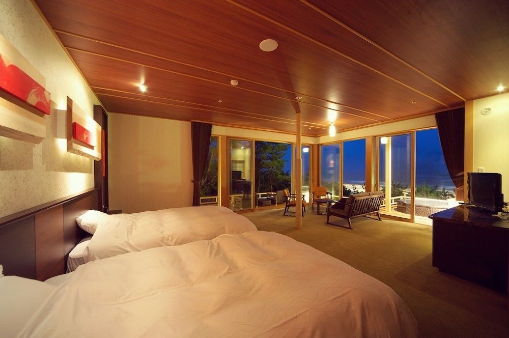 VILLA瑞鶴荘 月汐 | ホテル別邸 海と森