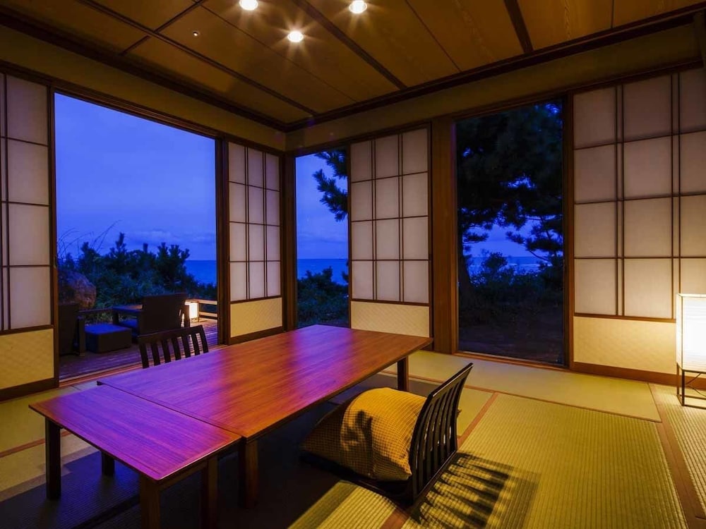 VILLA瑞鶴荘 翠月 客室1 | ホテル別邸 海と森