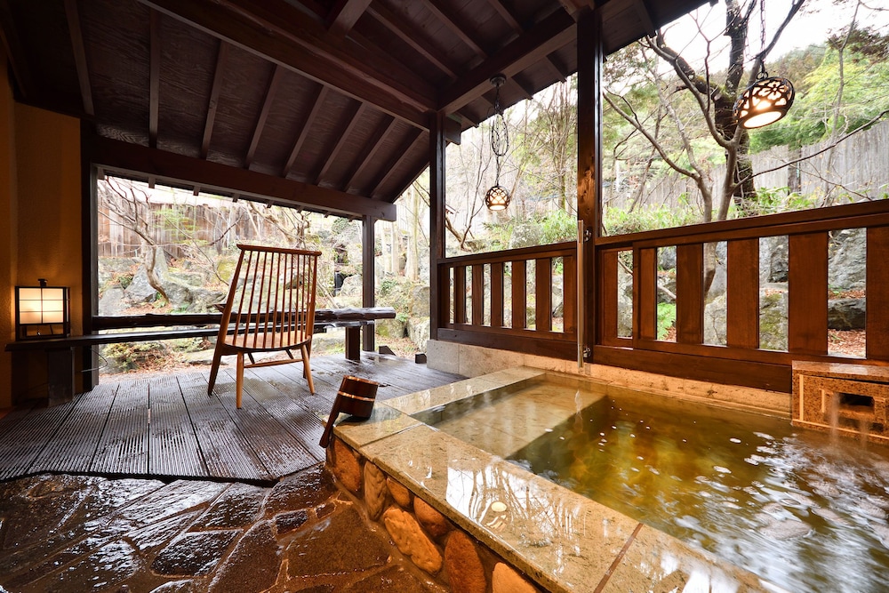 ⺟屋 露天⾵呂付き特別室 バスルーム0 | 蛍雪の宿 尚文