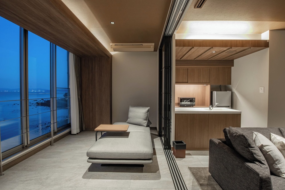 A2タイプ スーペリアトリプル (洋室) 禁煙 リビング エリア0 | AMANE RESORT SEIKAI