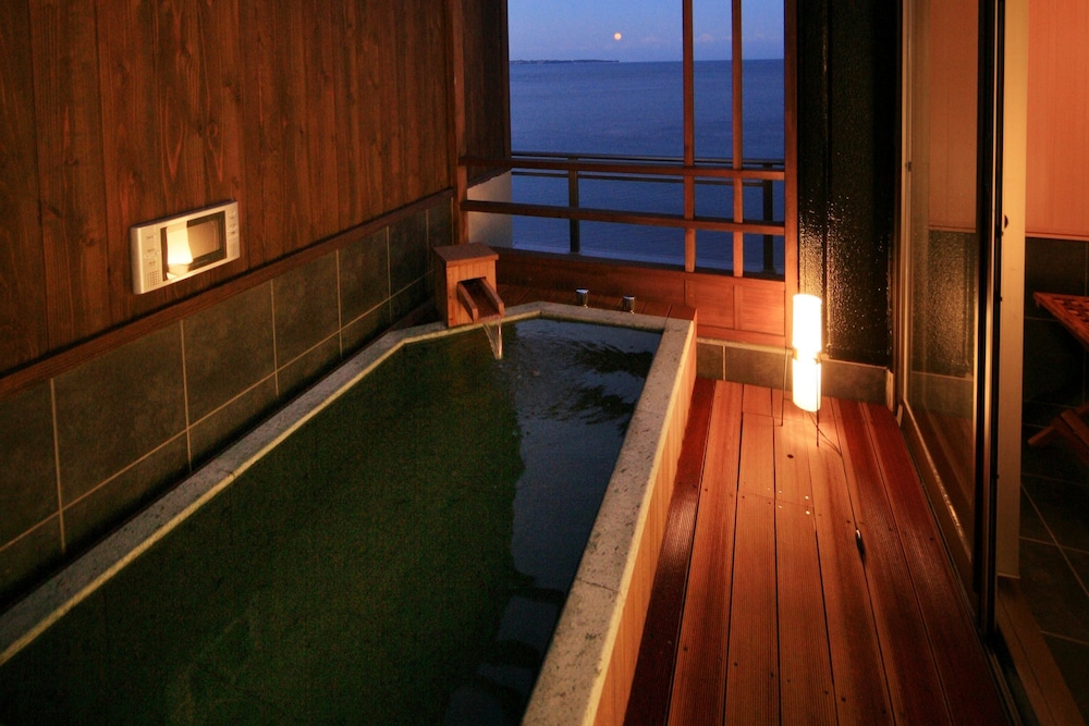ラグジュアリースイートルーム 畳エリア 露天風呂付き (TYPE P) バスルーム0 | AMANE RESORT SEIKAI