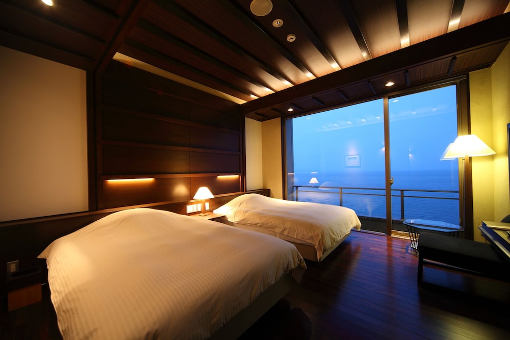 ラグジュアリースイートルーム 露天風呂付き (TYPE O) 客室1 | AMANE RESORT SEIKAI