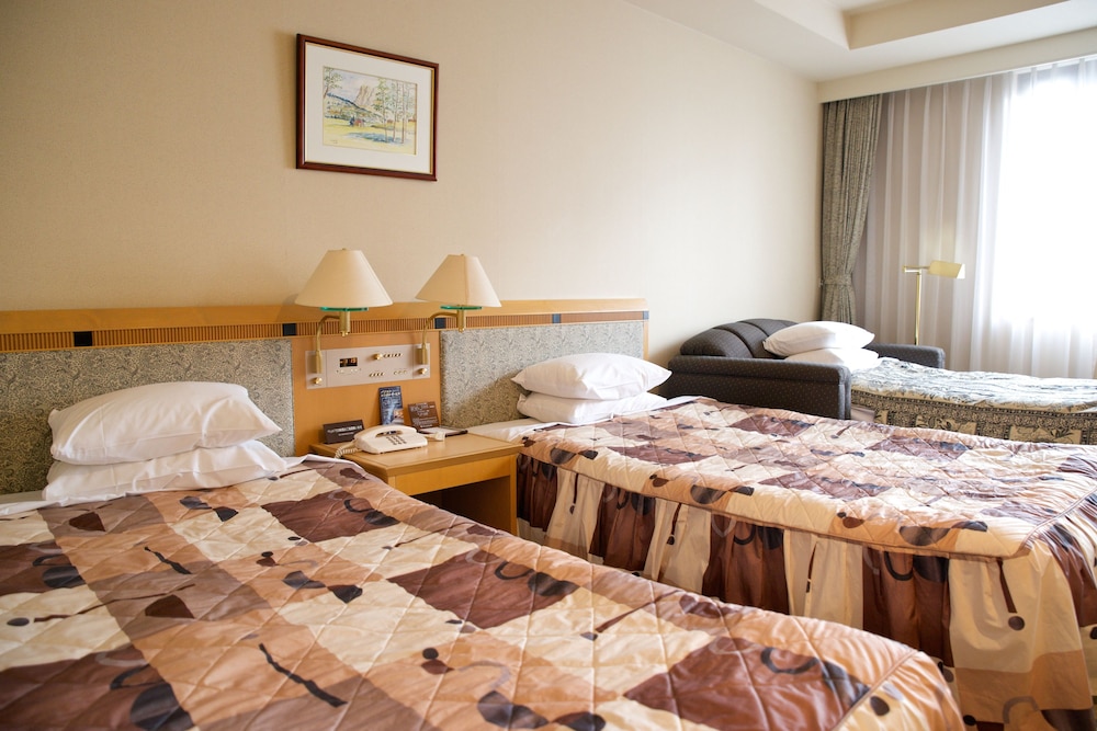 トリプルルーム　喫煙（ベッド2台＋エキストラベッド1台） 客室1 | グランドホテル白山