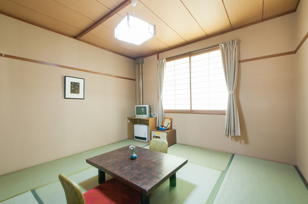 [東館] 和室8畳 (お手洗い, 洗面所なし) 客室1 | 谷地温泉