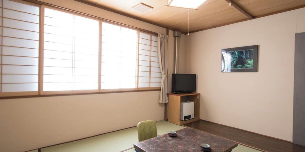 [東館] 和室8畳 (お手洗い, 洗面所なし) 客室9 | 谷地温泉