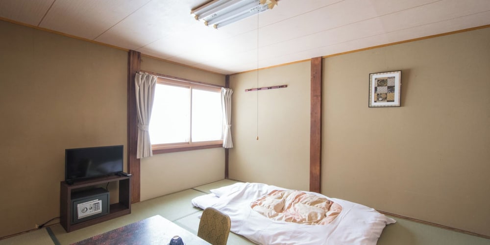 [本館] 和室8畳(お手洗い, 洗面所なし) 客室7 | 谷地温泉