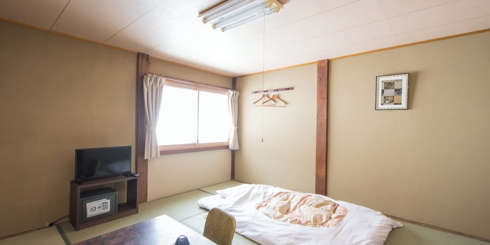 [本館] 和室8畳(お手洗い, 洗面所なし) 客室5 | 谷地温泉