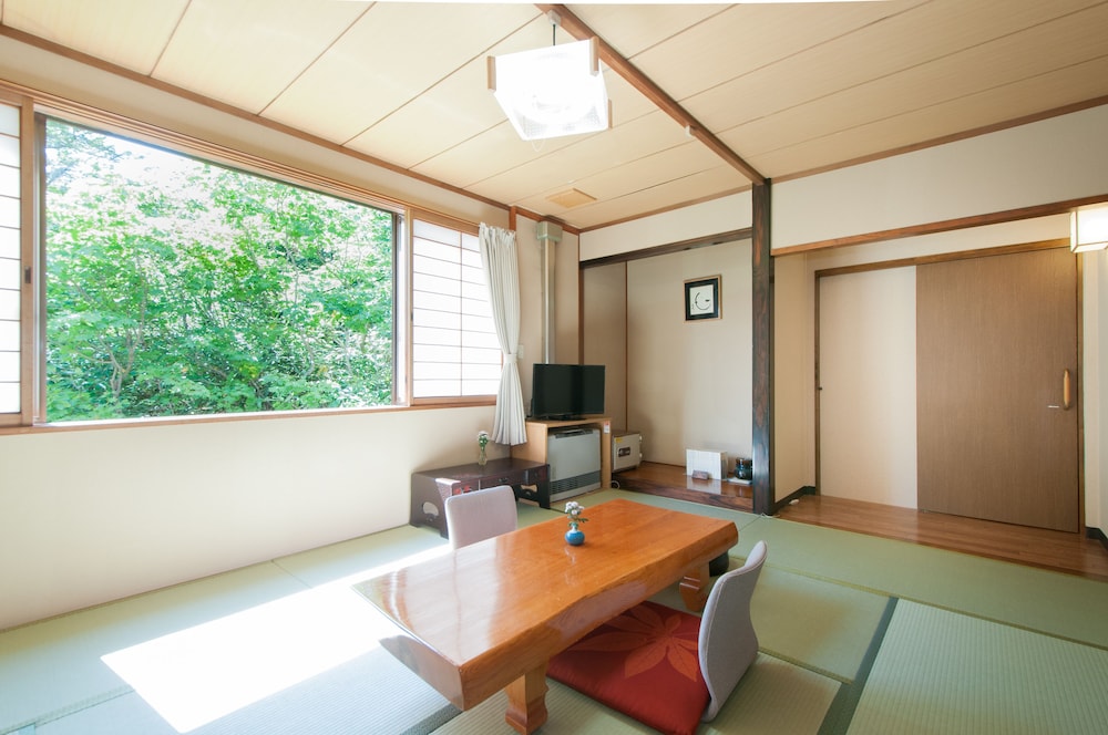 [東館] 源氏の間10畳 客室0 | 谷地温泉
