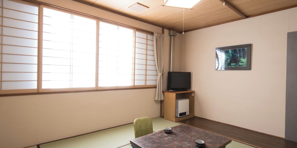 [東館] 和室8畳 (お手洗い, 洗面所なし) 客室8 | 谷地温泉